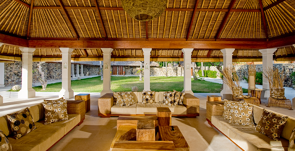 Villa Sepoi Sepoi - View of the sitting room facing into the inner courtyard